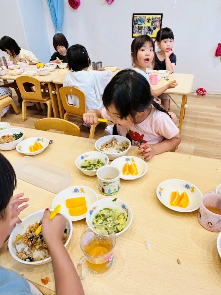 ぽんぽん保育園,保育園,こども園,給食,静岡県,沼津市,清水町,静岡市,清水区,御殿場市,裾野市